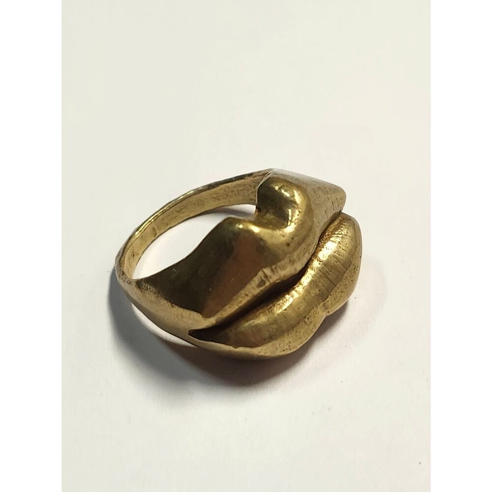 Kiss (The Ring) In Brass Size 8